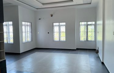 A well structured 5 Bedroom Fully Detached House offering privacy