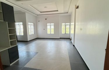 A well structured 5 Bedroom Fully Detached House offering privacy