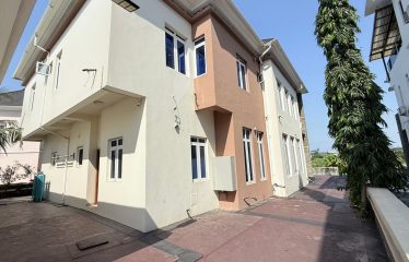 A well structured 5 Bedroom Fully Detached House offering privacy