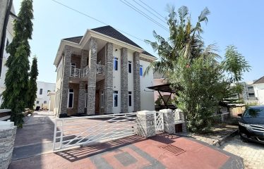 A well structured 5 Bedroom Fully Detached House offering privacy