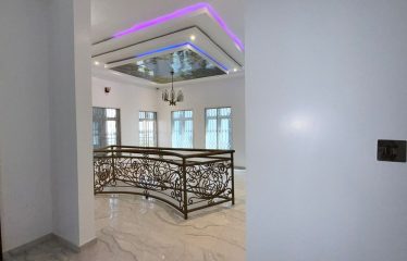 A well structured 5 Bedroom Fully Detached House offering privacy