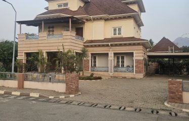 5 Bedroom Fully Detached Duplex