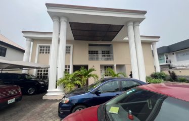 5 Bedroom House with 2 room service quarters