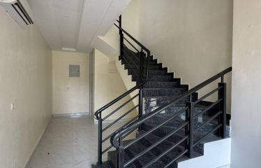 5bedroom semi detached house with boy’s quarter