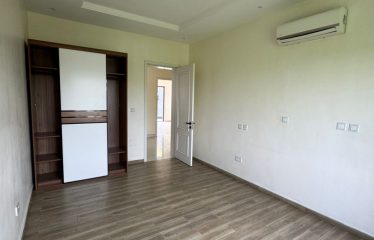 5bedroom semi detached house with boy’s quarter