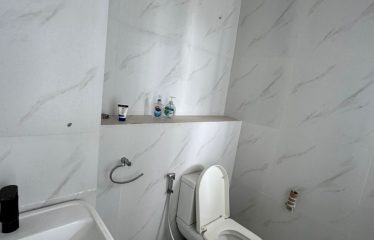 5bedroom semi detached house with boy’s quarter