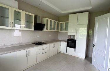 5bedroom semi detached house with boy’s quarter