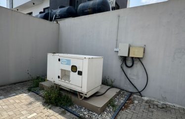 5bedroom semi detached house with boy’s quarter