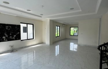 5bedroom semi detached house with boy’s quarter