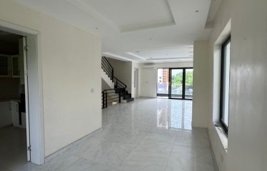 5bedroom semi detached house with boy’s quarter