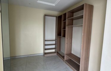 5bedroom semi detached house with boy’s quarter