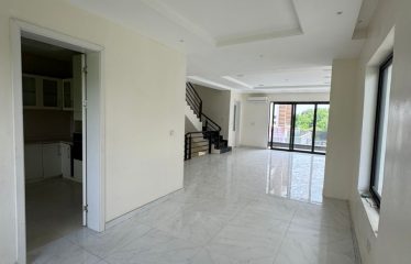 5bedroom semi detached house with boy’s quarter