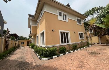 A fully detached luxury 5 Bedroom house