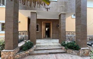 A fully detached luxury 5 Bedroom house
