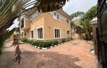 A fully detached luxury 5 Bedroom house