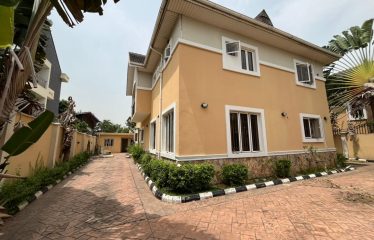 A fully detached luxury 5 Bedroom house