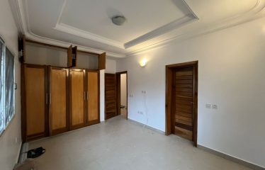 A fully detached luxury 5 Bedroom house